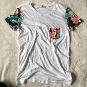 ‼️Victoria's Secret‼️ Hawaiian tee; XS